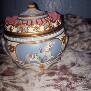 Vintage COLOURFUL CAROUSEL MERRY GO ROUND MUSIC BOX : SPIRITED AWAY